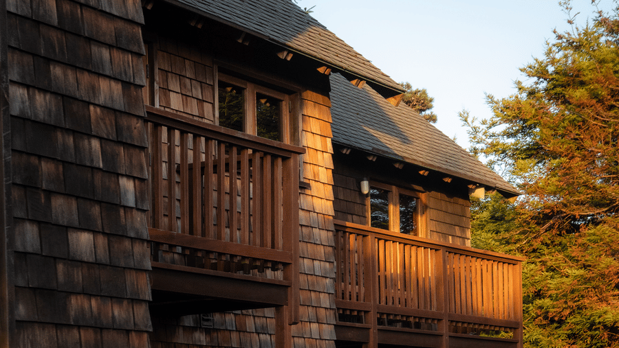 09-brewery-gulch-inn-guest-room-balconies-golden-hour-garden