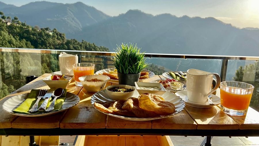 alt-text Manor Breakfast