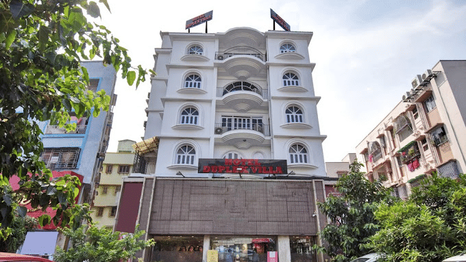 Facade view of Hotel Kolkata with other building next to it l9o4ti