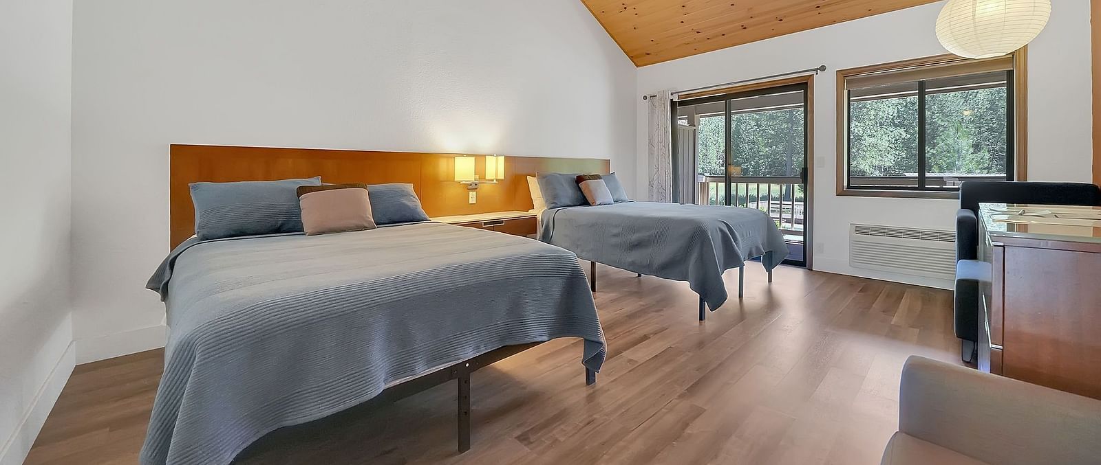 A view of a room at Amador Hotel with twin beds.
