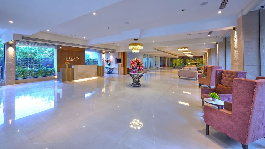 A lobby at Royale Sarovar Portico, Agra
