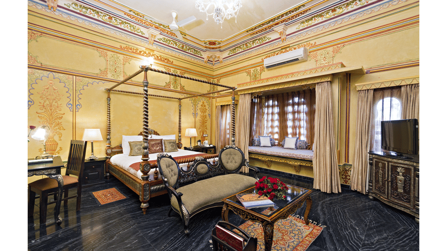 palace Room 1