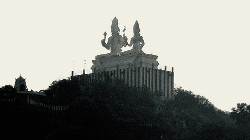 Srikalahasti Temple, featuring the idols of Lord Shiva and Goddess Parvati on hilltop