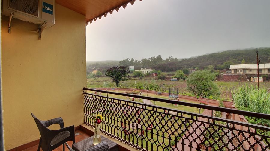 Garden view from Majesty room at Rahi Forest View