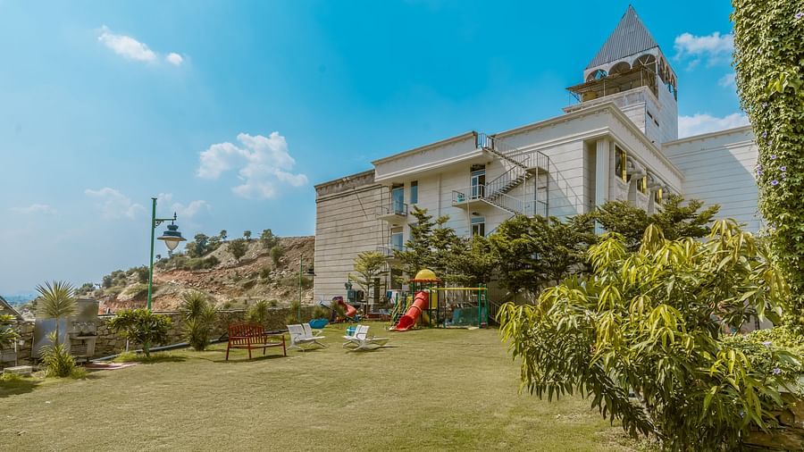 A long view of the lawn with the outside park and a hotel building