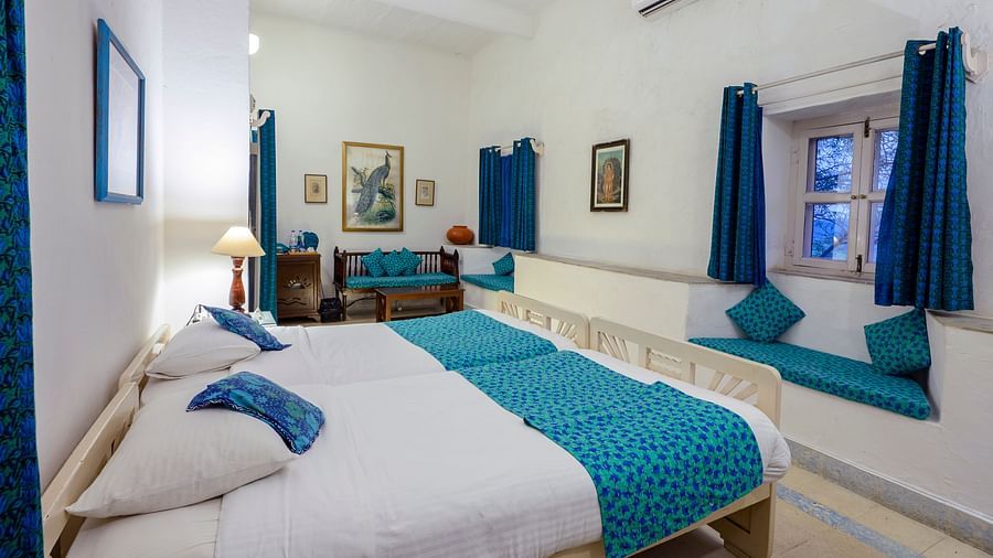 Hill Fort Kesroli 14th Century Alwar - interior view of the Mayur Mahal - Countryside View room with blue decor, air conditioner and king size bed 