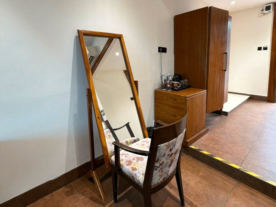 Club Premium Room, Full-length mirror and wardrobe