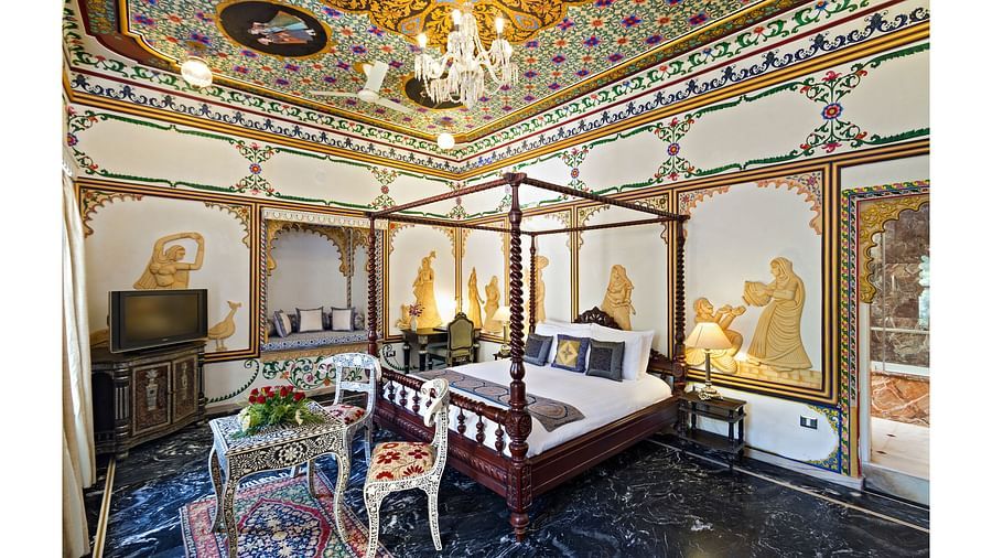 Palace Room 2