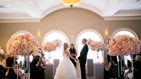 Tips-To-Book-Your-Hotel-Room-As-Wedding-Guest