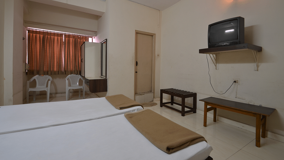 Hotel Maya Deluxe, MG Road, Secunderabad Secunderabad Deluxe Room Hotel Maya Deluxe MG Road Secunderabad 5