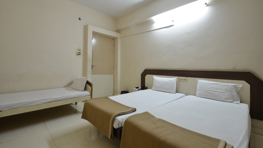 Hotel Maya Deluxe, MG Road, Secunderabad Secunderabad Deluxe Room Hotel Maya Deluxe MG Road Secunderabad 6