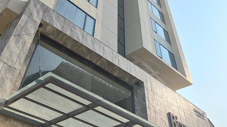 corner view facade image of the Biznotel by Pride, Motera taken from a lower angle