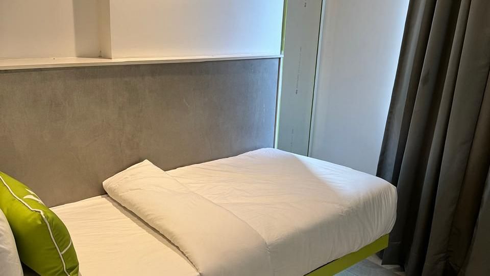 Picture featuring the interior view of Single Deluxe room - Hotel Le ROI Express, Karol Bagh