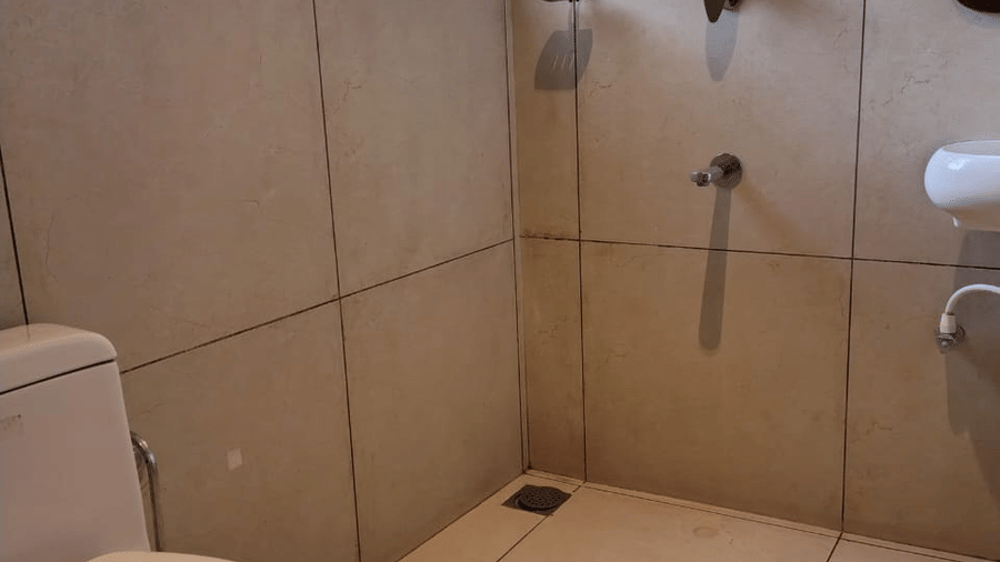 Bathroom of Standard Room at Cholaa Dynasty, Kumbakonam featuring a commode, faucet, sink, and other bathroom facilities.