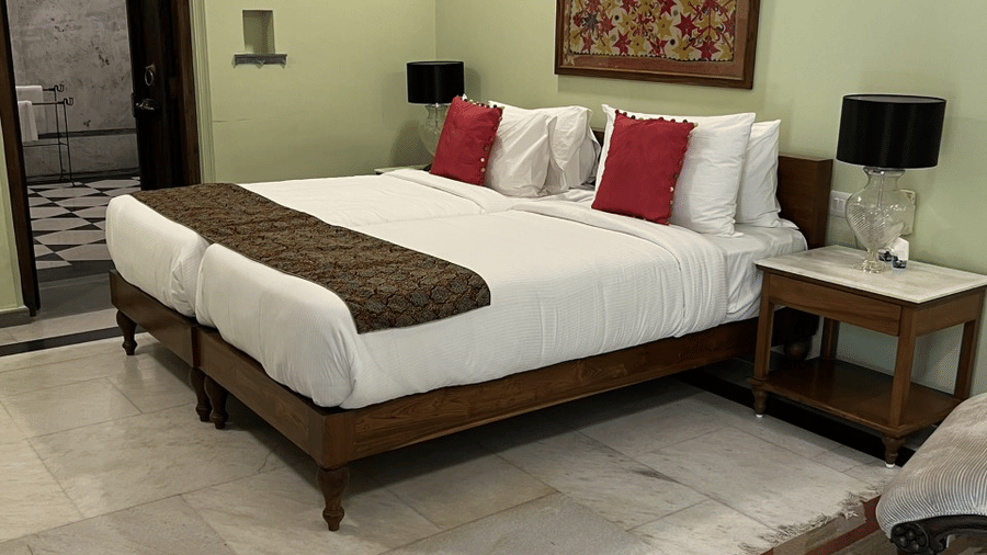 gogunda-palace-rooms-palace-suites-01