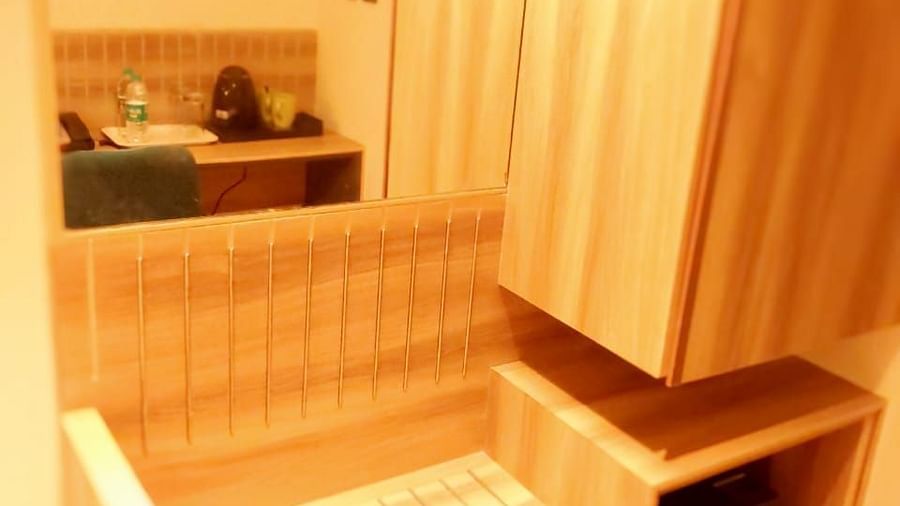 Room with wardrobe and a lookimg glass at Hotel Raai, Hosur.