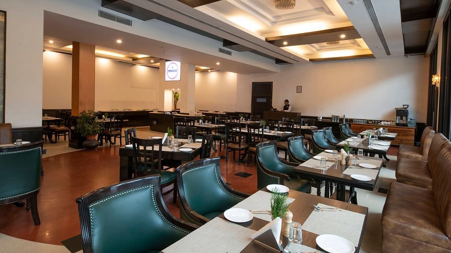 A spacious dining area - Mastiff, Grand, Manali