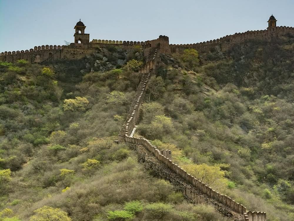 Image of Jaigarh Fort with a clear sky in the background.