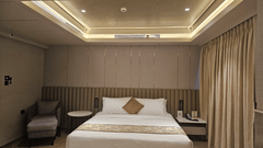 Dragonfly Hotel Bathtub Room