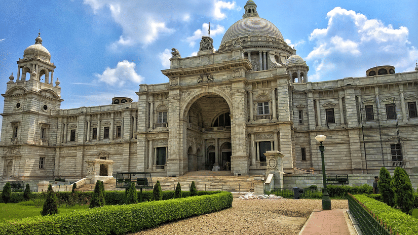 The pathway to the Victoria Memorial surrounded by lush well manicured lawns.