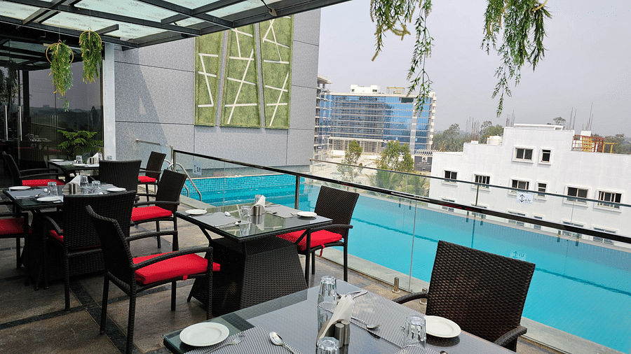 Another view of dining next to Swimming Pool at Bigg Shots in Quality Inn Rockwell Grand