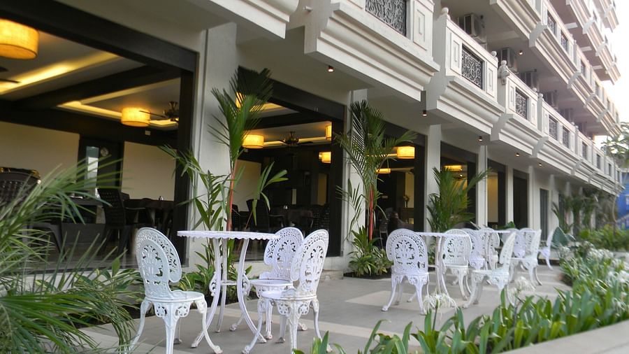 Outdoor relaxation area at Resort De Crossroads, Goa