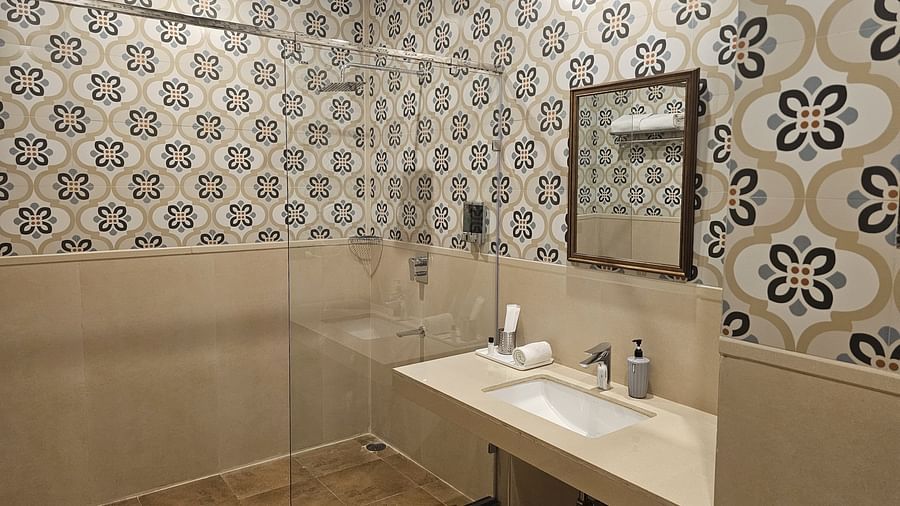 Luxury Rooms at Hotel Umaid Palace, Dausa 10-Bathrooms