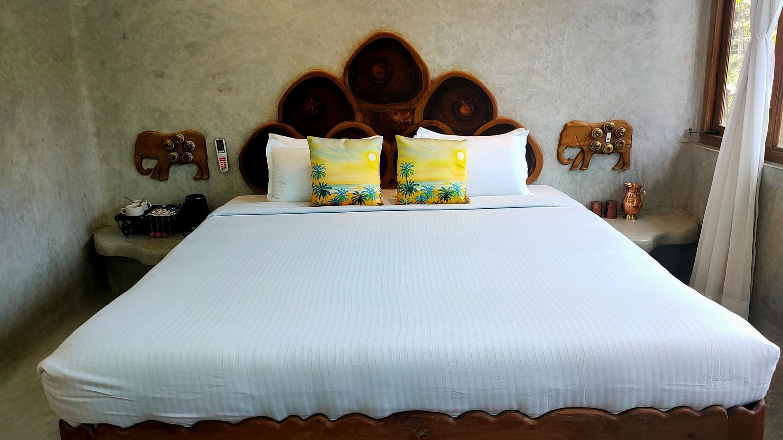 Yellowfin-2-Stylish Deluxe Yellowfin Room with a tranquil ambience, perfect for couples or solo travellers.
