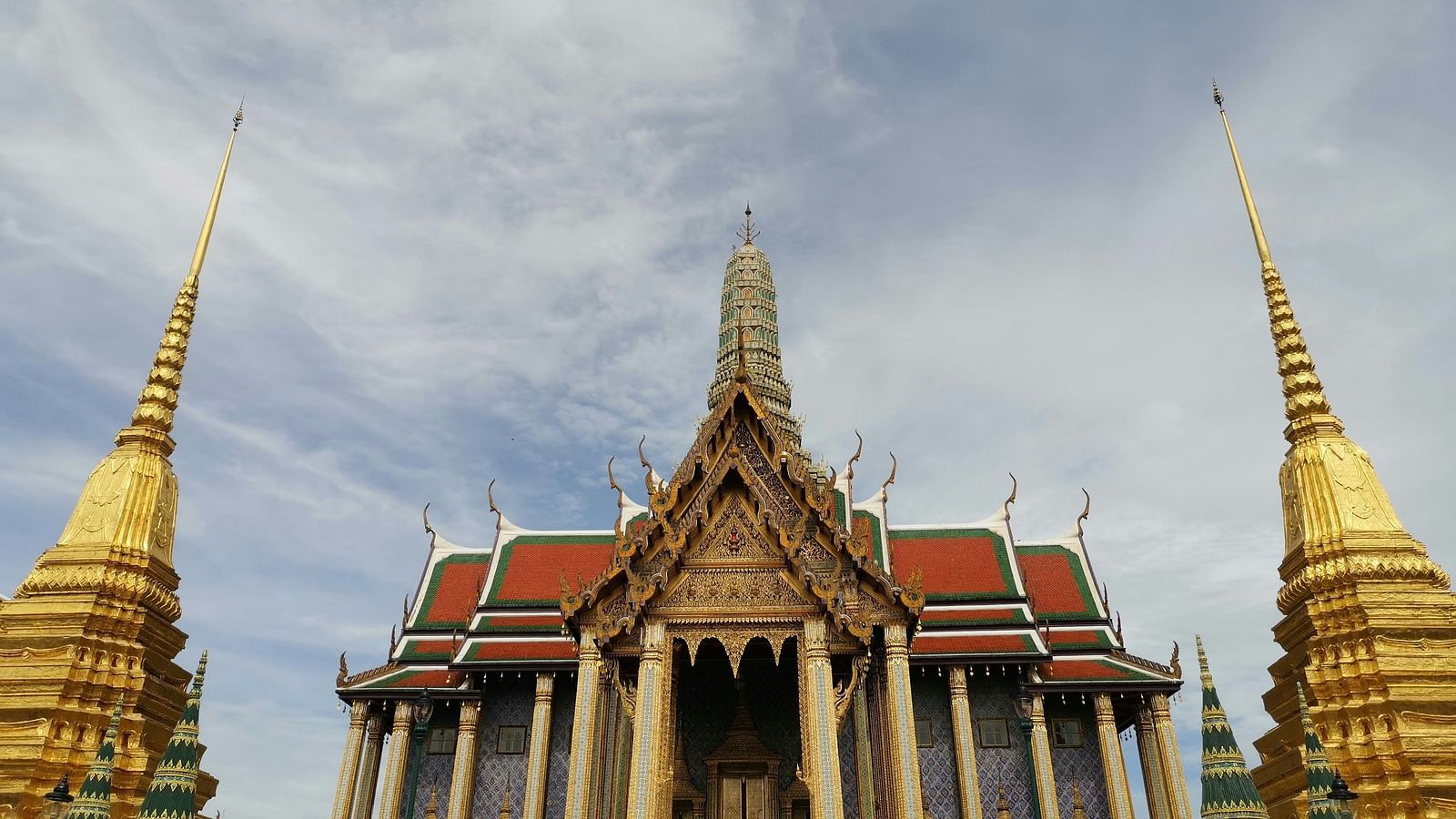 An overview of wat phra kaew with people standing at the entrance for a picture