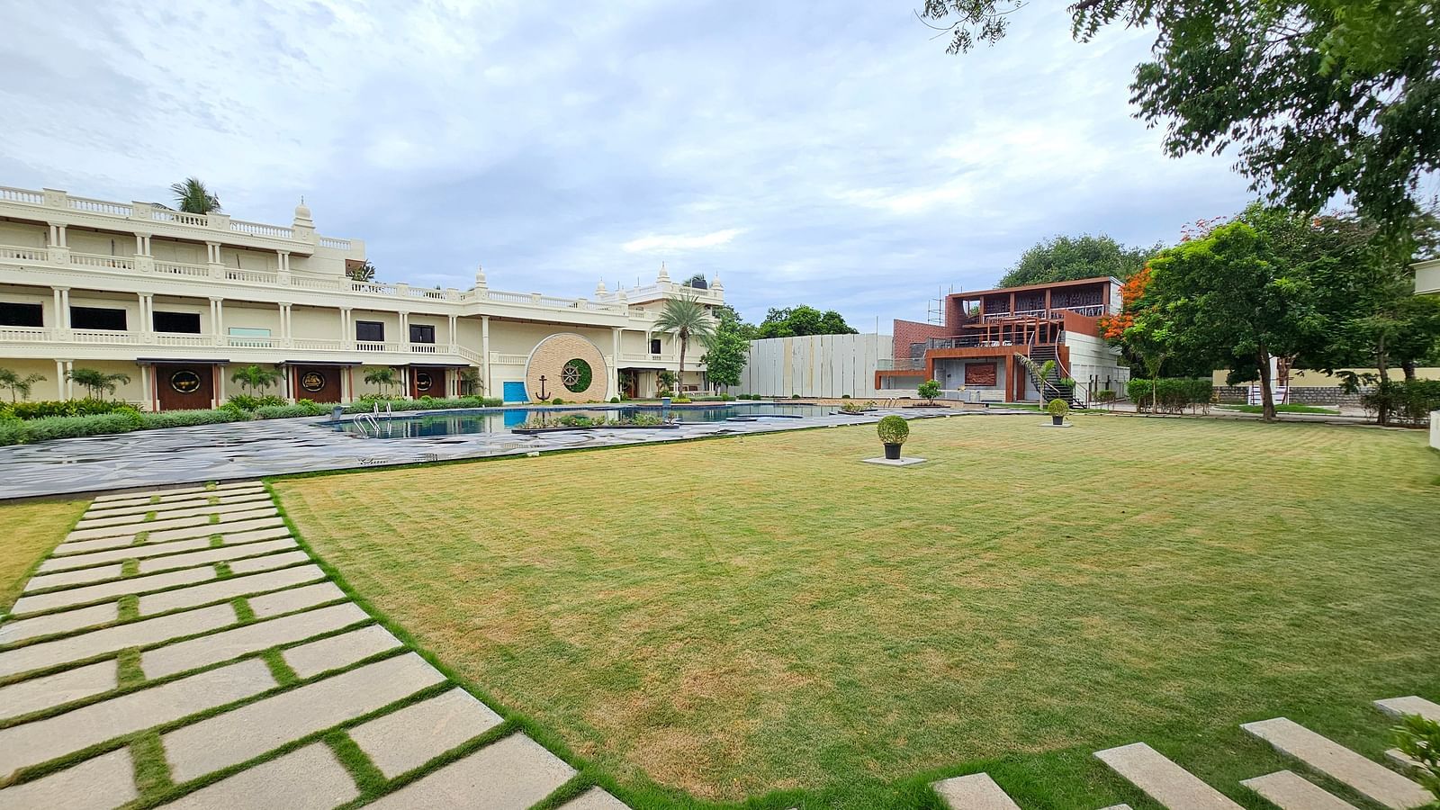 Grand Aqua Lawns 01