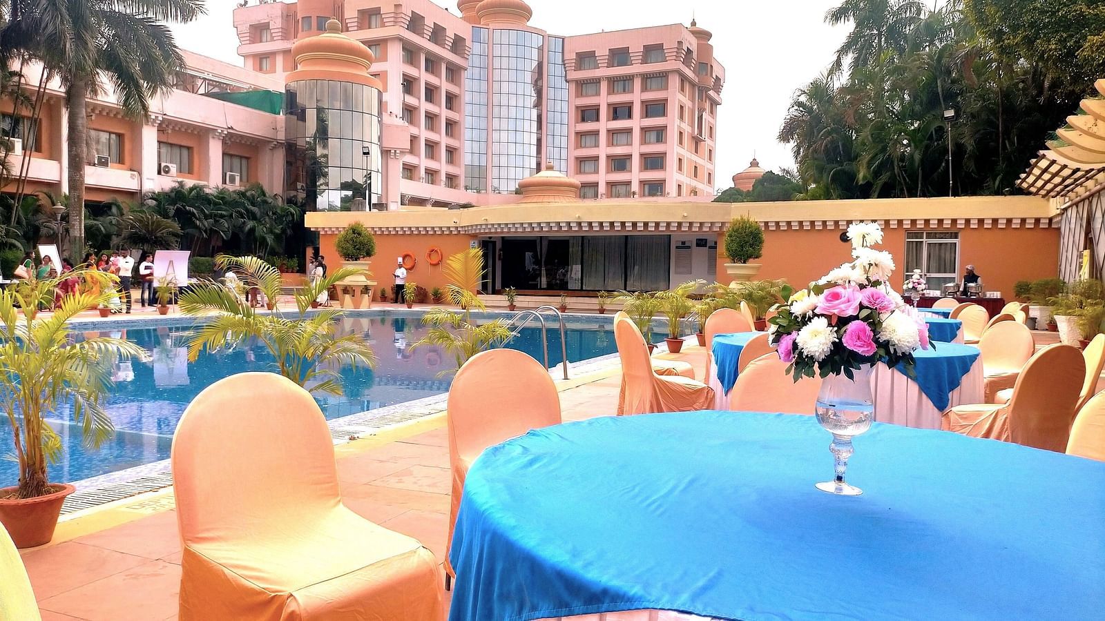  Front view of the swimming pool, featuring tiled sides and with tables and chairs for relaxation.