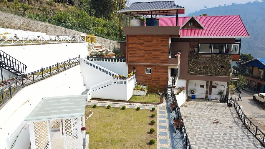 Facade of sumi stays
