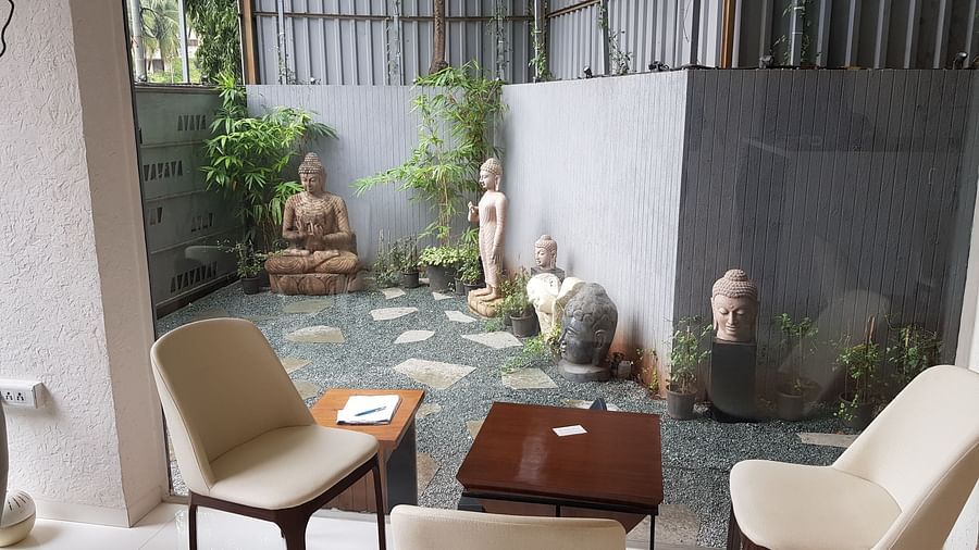 Andheri East Hotel, Dragonfly Hotel - Art Hotel in Andheri