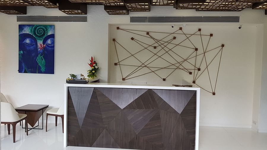 Andheri East Hotel, Dragonfly Hotel - Art Hotel in Andheri