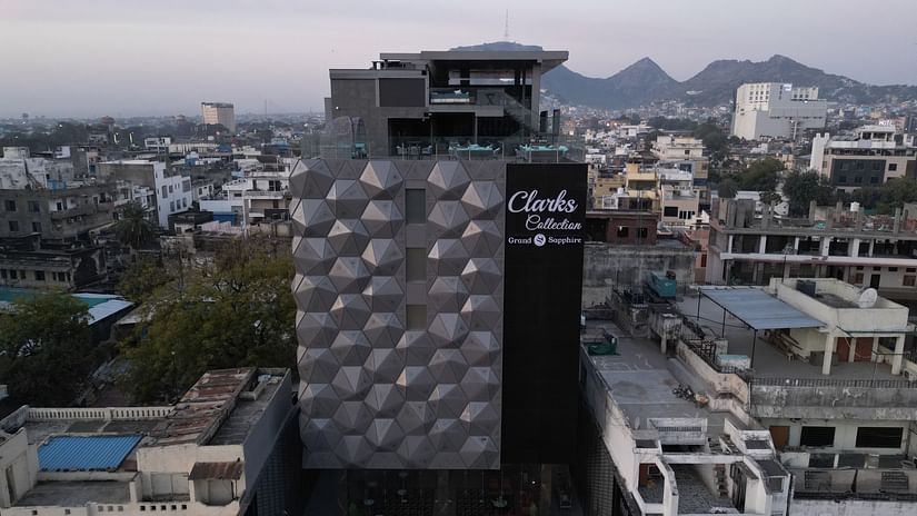 A stunning view of the Clarks Collection Grand Sapphire, Ajmer facade with majestic mountains in the background