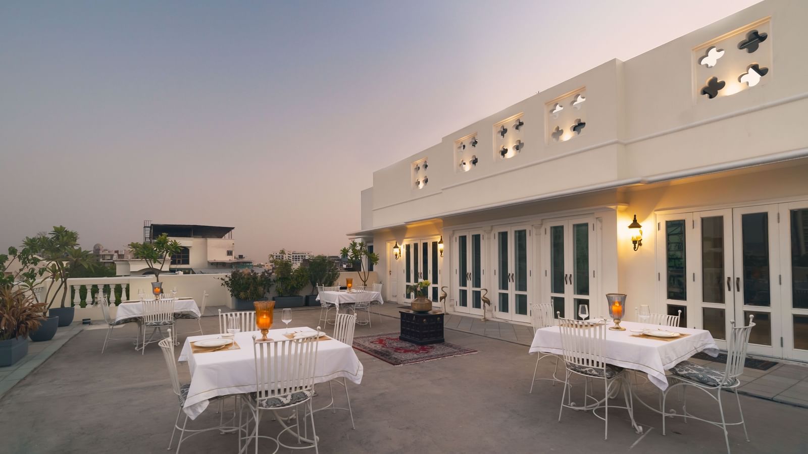 An open-air rooftop dining arrangement at our boutique hotel in Jaipur, Dileep Kothi.