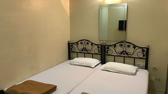 Standard Double Rooms - Kohinoor Lodge - Dadar Mumbai 2