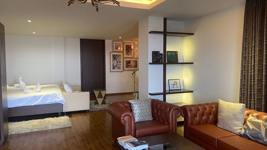 separate sitting area in bedroom at Aranya - Aranya Himalayan Retreat, Mashobra