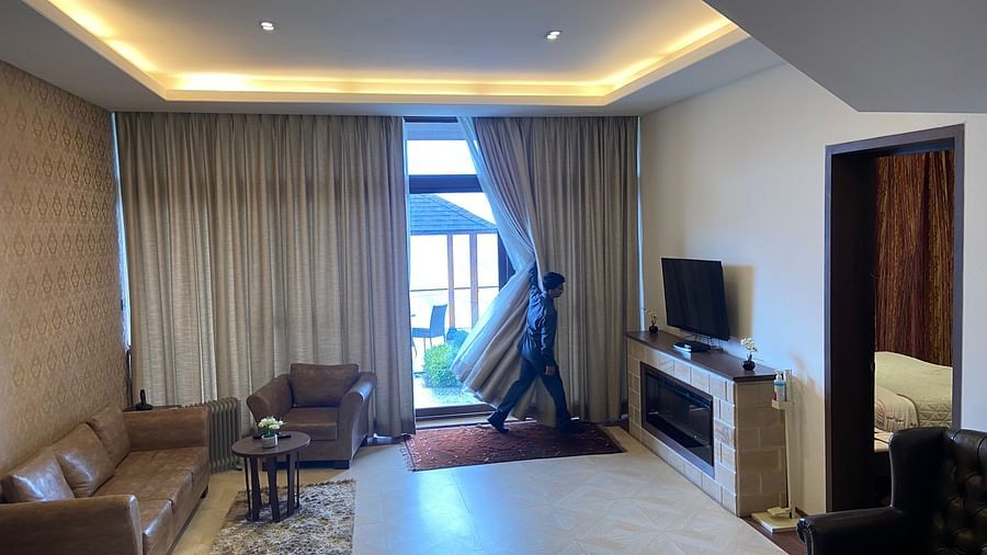 sitting area with TV - Aranya Himalayan Retreat, Mashobra
