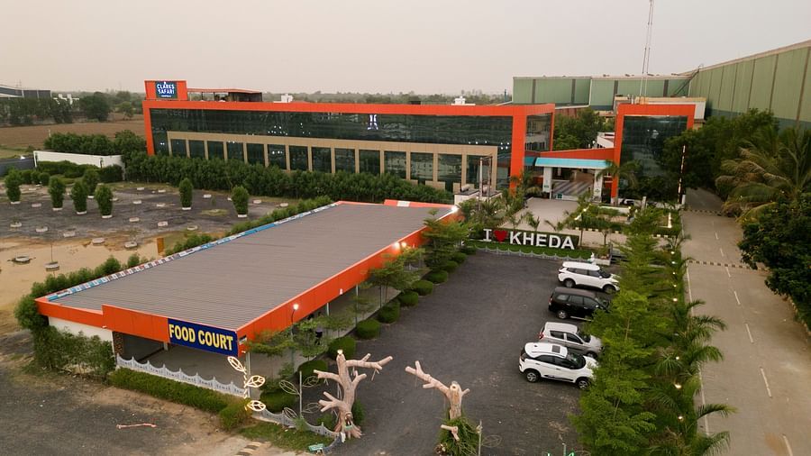Clarks Safari Kheda's main complex and vehicle area from above, highlighting its multiple linked sections and extensive paved ground.