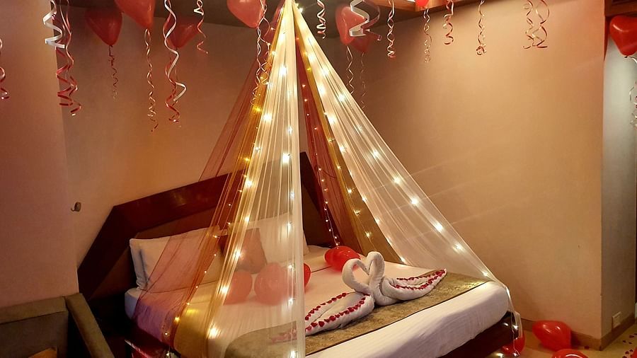 Romantic Stays in Mumbai ,Romantic Room Decoration ,Hotel Room Decoration 1