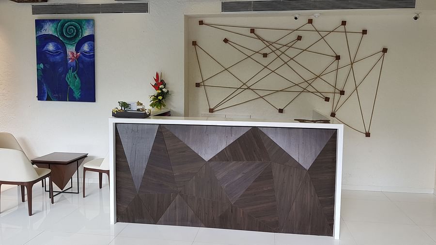 Andheri East Hotel, Dragonfly Hotel - Art Hotel in Andheri