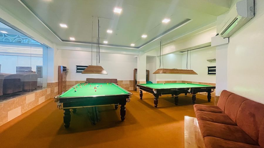 Pool and snooker table next to a sofa at Home2 Renaissance Club Hotel