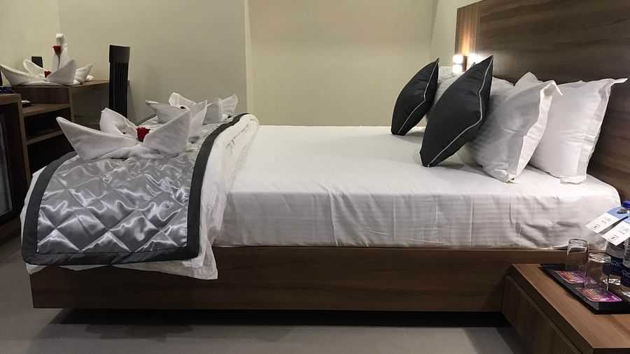 A side view of bed in the Suite With Breakfast | Kyriad Hotel, Solapur