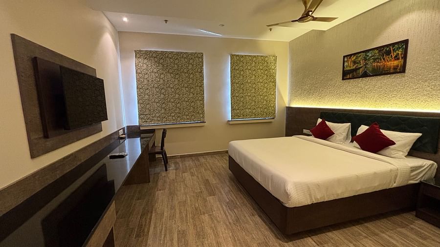 Deluxe Suite featuring a king size bed and wooden flooring. - Still Waters, Varkala