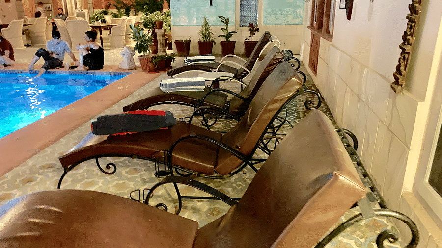 Poolside Loungers - Suryaa Villa Jaipur