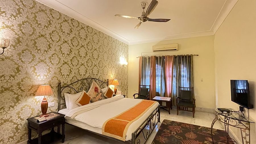 Image of a double bed and television at hotel Suryaa Villa Jaipur