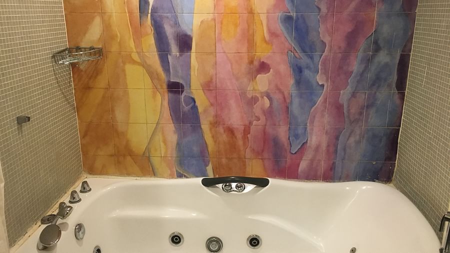 Deluxe Suite Bathroom 2