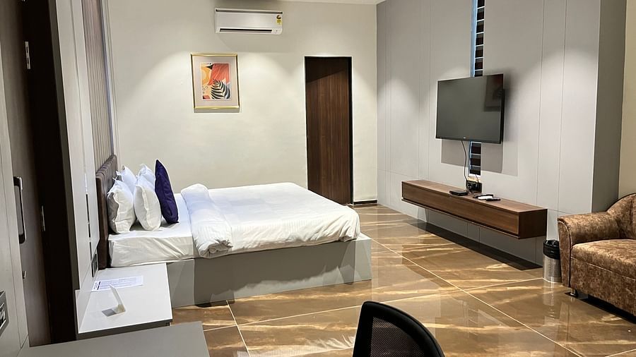 Overview of the super deluxe room with king bed - VITS Jamnagar, Mithoi
