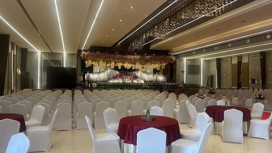 Luxurious banquet hall with crystal chandeliers and gold accent  | VRR Astoria Hotel and Conventional Centre